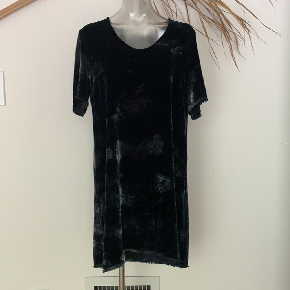 Raquel Allegra Velvet Blue Dress